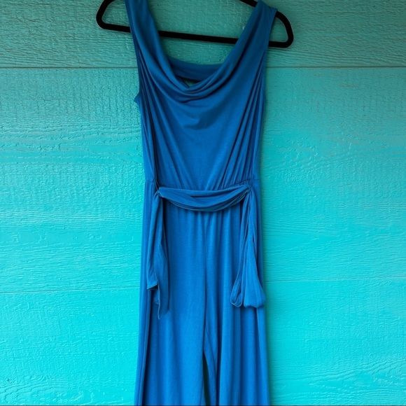 JUMPSUIT SOFT STRETCHY BLUE CUTOUT BELTED SLEEVELESS SIZE MEDIUM - Picture 6 of 8